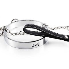 Collar para Sumisión BDSM de Metál con Cadena y Sujetador de Cuero