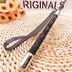 Látigo de Cuero BDSM Tipo Espada con Mango Metálico